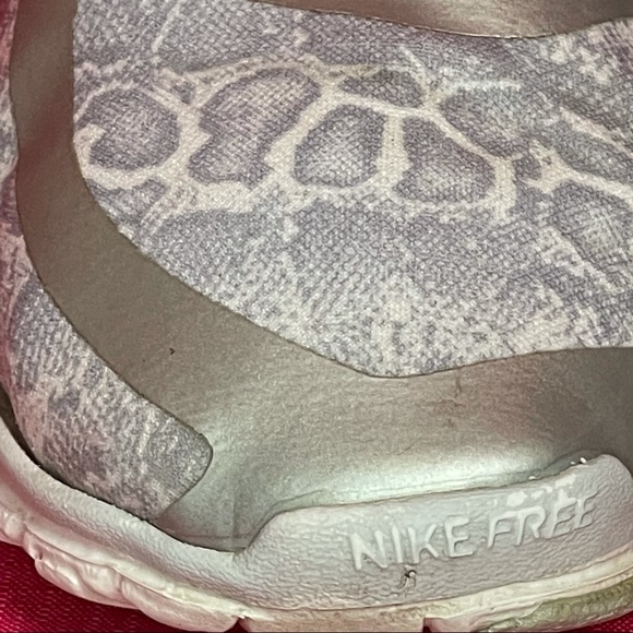 NIKE RUNNING SHOES GRAY SNAKE PRINT SIZE 7.5 - Picture 4 of 12